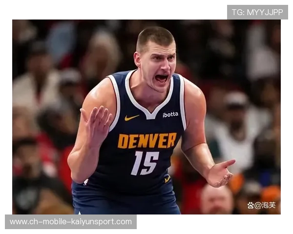 约基奇篮下转身秀脚步，掘金继续进攻连贯