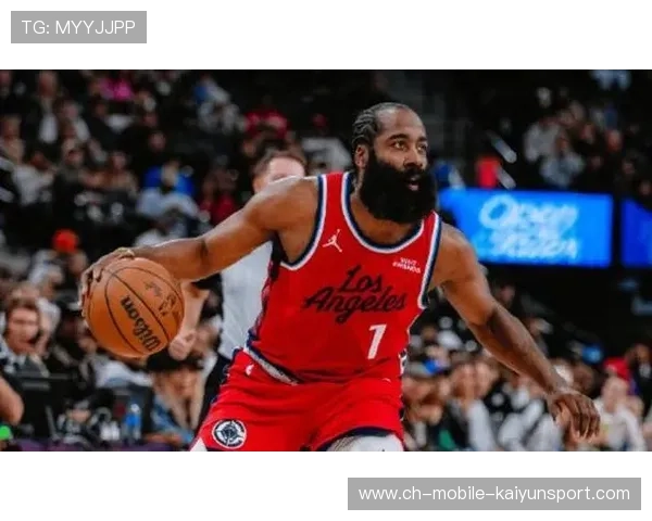 哈登连中三分，带领火箭大胜湖人